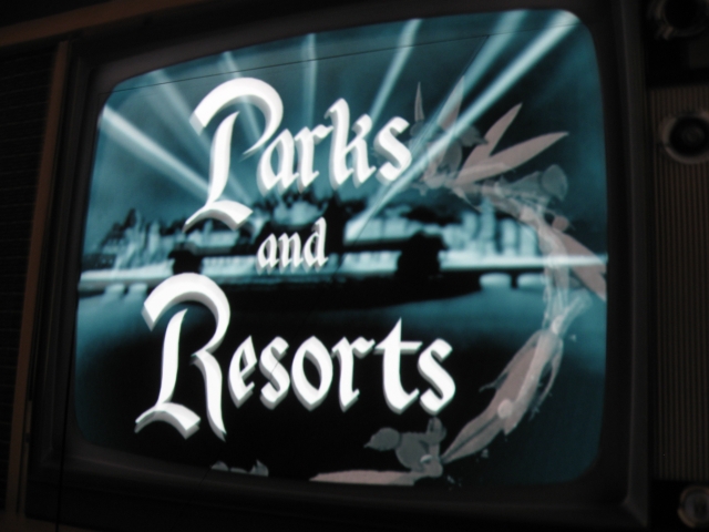 A small preshow serves as crowd control for the amount of guests in the exhibit. A small preshow serves as crowd control for the amount of guests in the exhibit.