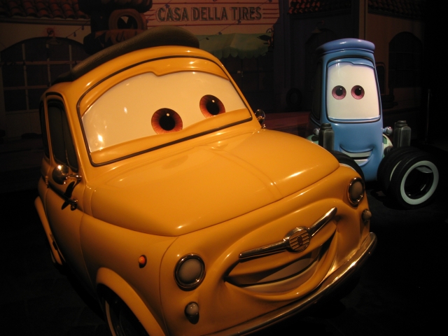 Static figures of Luigi and Guidio smile for pictures on the other side. Static figures of Luigi and Guidio smile for pictures on the other side.