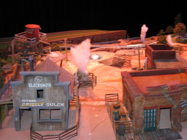 Hong Kong Disneyland is known for its lavish water areas, and Grizzly Trail will be no exception. Hong Kong Disneyland is known for its lavish water areas, and Grizzly Trail will be no exception.