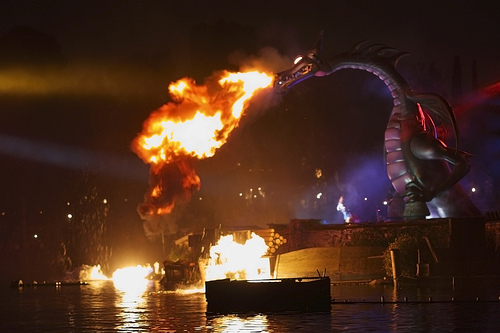 Fantasmic Disneyland's Dragon Picture by FlickR member fortherock